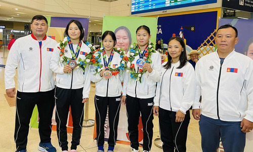 Дэлхийн аваргаас медаль авсан тамирчид эх орондоо ирлээ